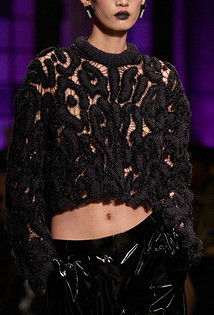 Кожа, кружево, лак: как стилизовать черный в одежде в 2026 году