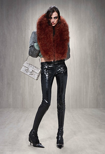 Кожа, кружево, лак: как стилизовать черный в одежде в 2026 году