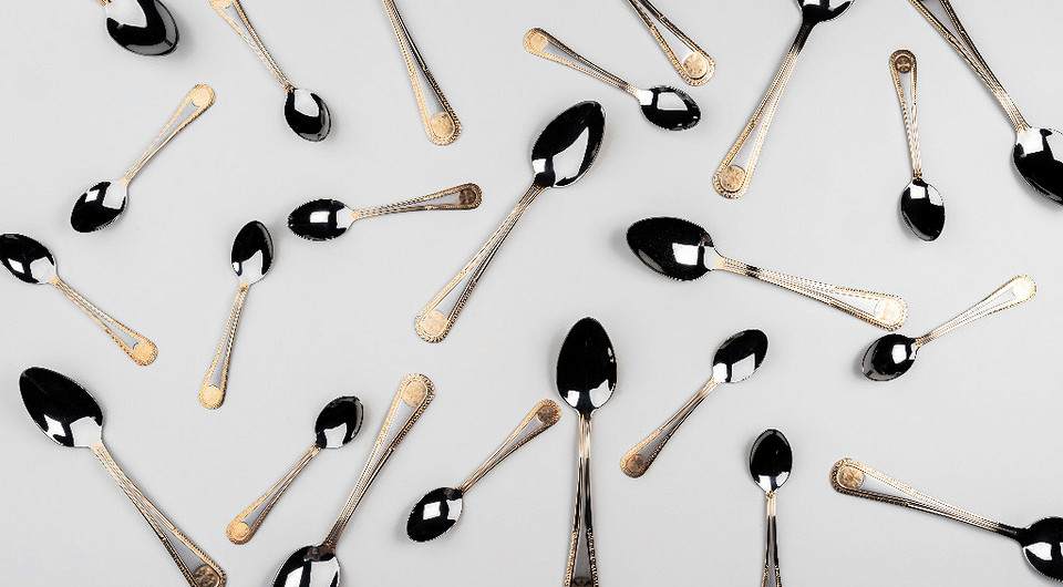 Упала ложка на пол: суеверия про столовые и чайные приборы