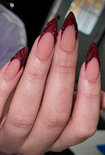 Свадебный маникюр 2026: 10 идей, которые смотрятся остромодно