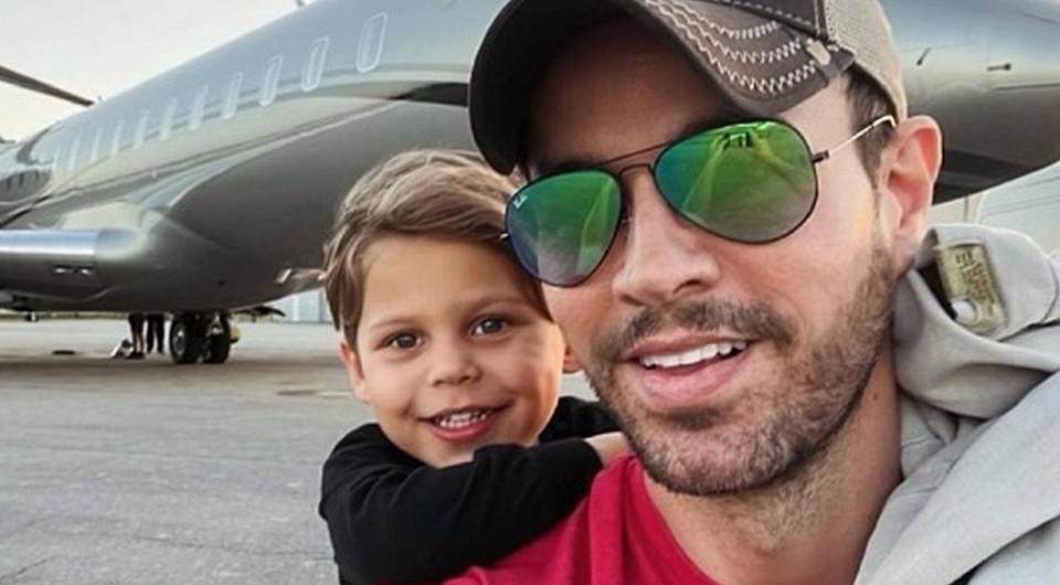 Милота дня: Энрике Иглесиас поделился снимком всех четырех детей от Анны Курниковой