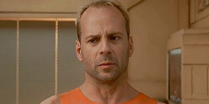 Просто любящий дедушка: Деми Мур поделилась фото Брюса Уиллиса с подросшей внучкой