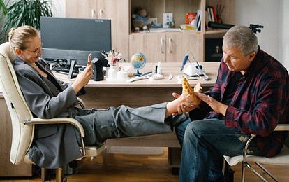 Кто такой подкаблучник: невинная шутка или реальная проблема в отношениях