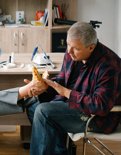 Кто такой подкаблучник: невинная шутка или реальная проблема в отношениях