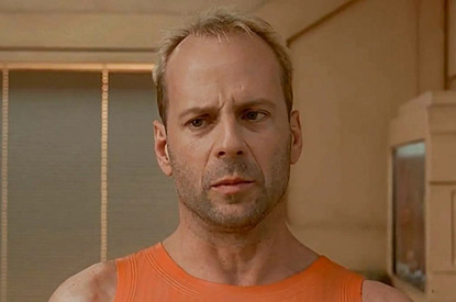 Просто любящий дедушка: Деми Мур поделилась фото Брюса Уиллиса с подросшей внучкой