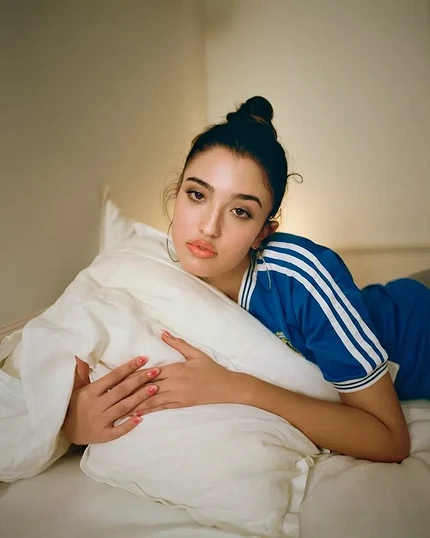 Младшая дочь Моники Беллуччи и Венсана Касселя тоже стала моделью: как она выглядит