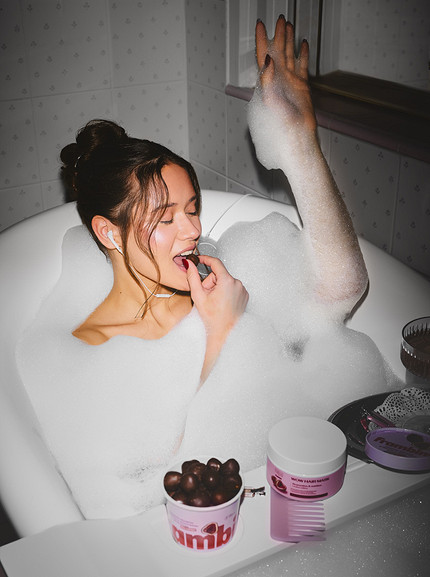 Дайджест новостей красоты и моды: от таинственных ароматов до масок на все случаи жизни