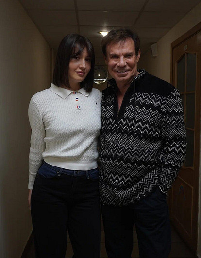 Никто ничего не знает про нас: 70-летний Ефим Шифрин прокомментировал роман с 25-тилетней студенткой