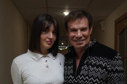 Никто ничего не знает про нас: 70-летний Ефим Шифрин прокомментировал роман с 25-тилетней студенткой