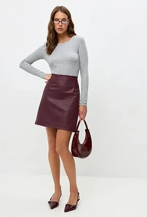С чем носить бордовую юбку: 5 удачных сочетаний