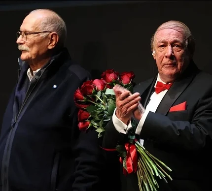 Я ревела навзрыд: Юлия Барановская поделилась эмоциями от первого после освобождения спектакля Ефремова