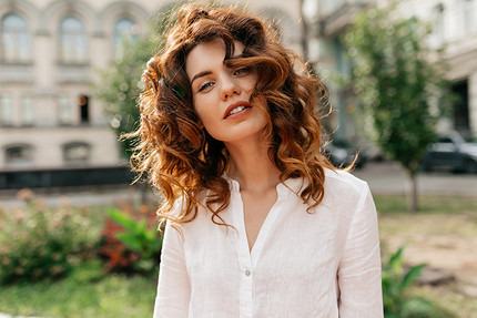 Как сделать кудри утюжком, если руки «не из салона»