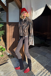 Красный — новый черный: почему именно этот цвет стал базовым в гардеробе