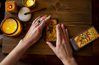 Свечи и Таро: как использовать огонь во время раскладов и трактовать поведение пламени