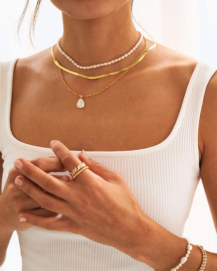 Ни одного акцента: как собрать стильный образ без яркой доминанты