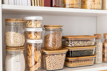 Жуки в муке и крупе: почему заводятся и как от них избавиться