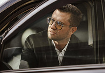 кадр из сериала Жизнь по вызову