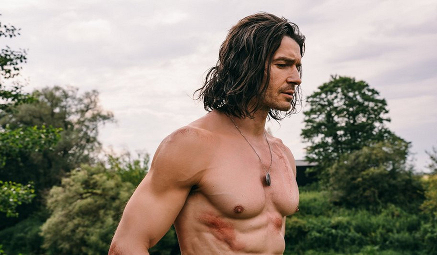 кадр из сериала Полдень