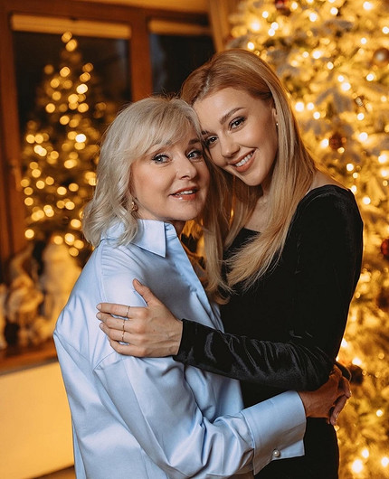 Юлианна Караулова с мамой