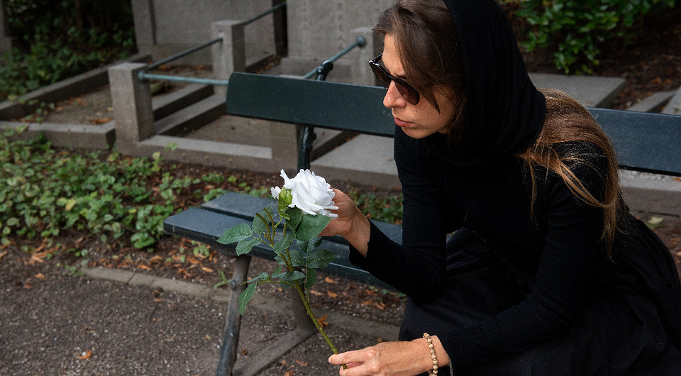 Почему нельзя говорить «Земля пухом»: что на самом деле значит это пожелание и как его заменить