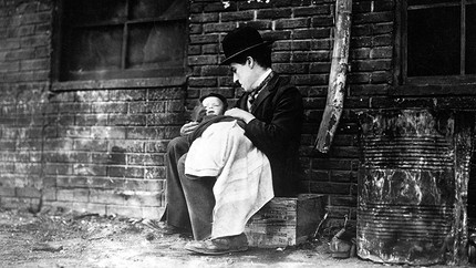 Ко дню рождения великого Чарли Чаплина — вспоминаем историю жизни гения черно-белого кино