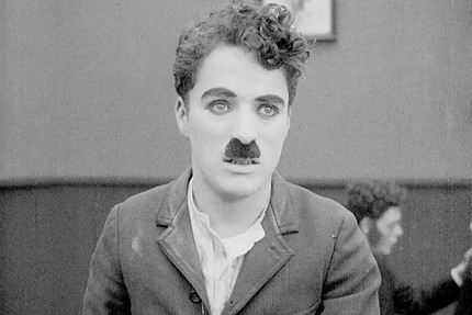 Ко дню рождения великого Чарли Чаплина — вспоминаем историю жизни гения черно-белого кино