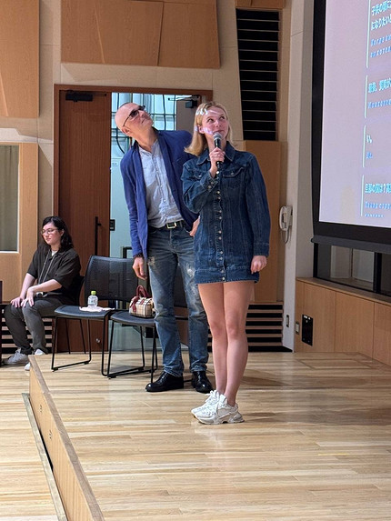 Егор Бероев вышел в свет с молодой женой