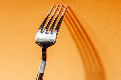 Упала вилка: примета, в которую многие верят не зря