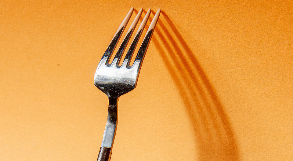 Упала вилка: примета, в которую многие верят не зря