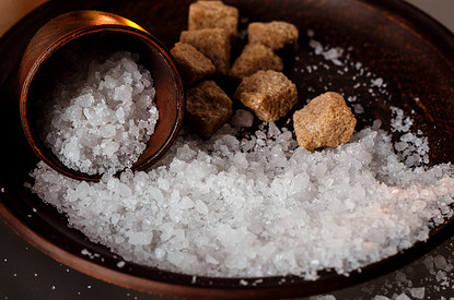 Рассыпать соль: к чему нас готовит эта примета