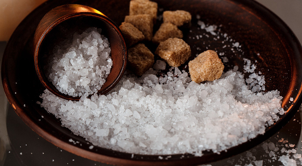 Рассыпать соль: к чему нас готовит эта примета