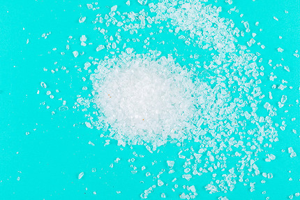 Рассыпать соль: к чему нас готовит эта примета