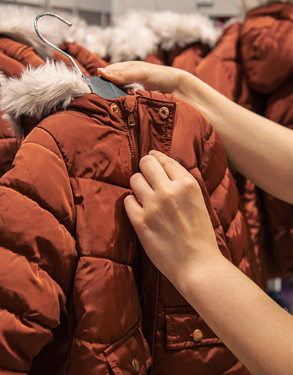 Как убрать разводы на куртке после стирки или дождя: 20 эффективных способов