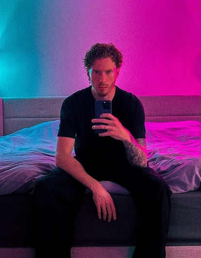 Вылитая бывшая жена: Никита Пресняков появился на публике с новой девушкой