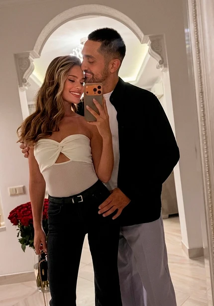 Вылитая бывшая жена: Никита Пресняков появился на публике с новой девушкой