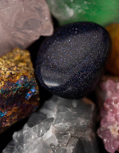 Камни-талисманы для переезда: 5 минералов, которые помогут адаптироваться на новом месте