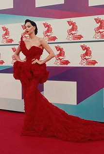 Соцсети Настасьи Самбурской