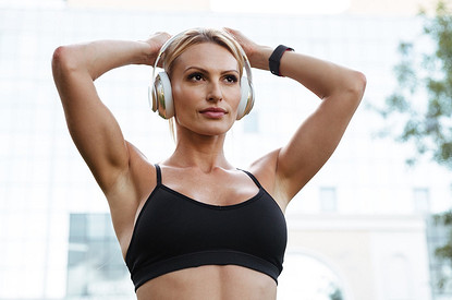 Как убрать валики под мышками: комплекс упражнений от эксперта