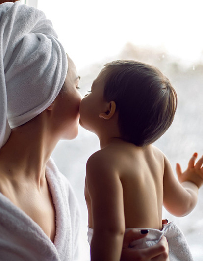 Можно ли ходить голым при ребенке — разъясняет психолог