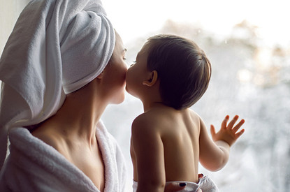 Можно ли ходить голым при ребенке — разъясняет психолог