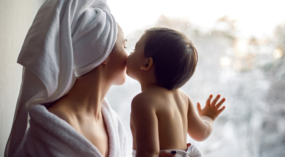 Можно ли ходить голым при ребенке — разъясняет психолог