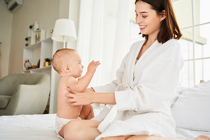 Можно ли ходить голым при ребенке — разъясняет психолог