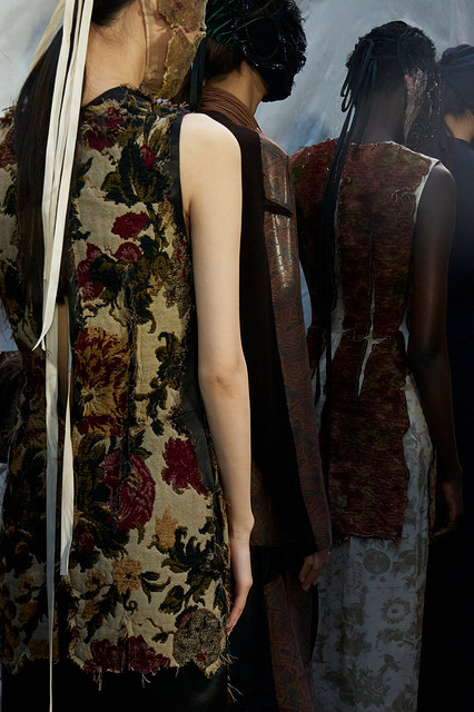 Фото в галерее: @maisonmargiela, осень-зима 2026