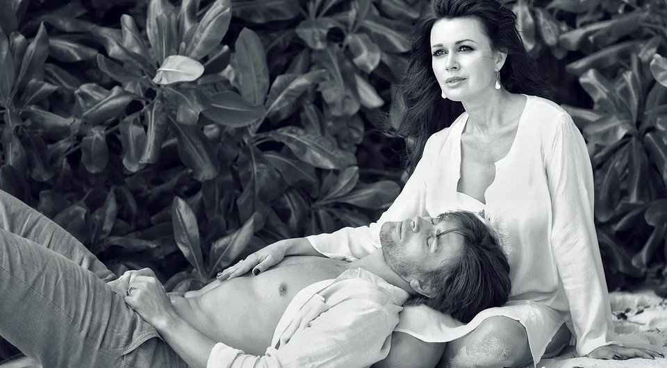 До сих пор носит кольцо: Петр Чернышев в день памяти Анастасии Заворотнюк развеял слухи о новом романе