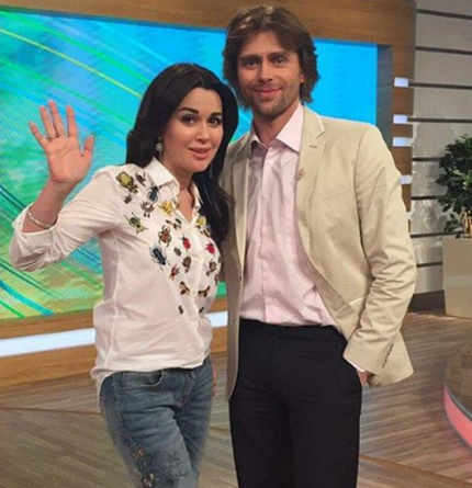 До сих пор носит кольцо: Петр Чернышев в день памяти Анастасии Заворотнюк развеял слухи о новом романе