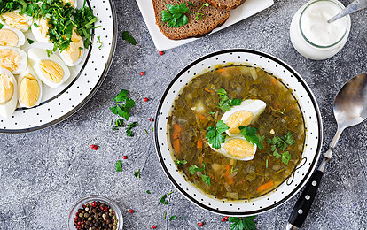 Блюда из молодой крапивы: 11 вкусных рецептов от супа до пирога