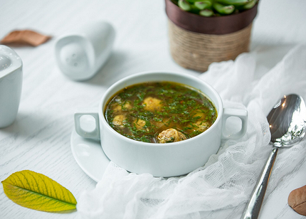 Блюда из молодой крапивы: 11 вкусных рецептов от супа до пирога