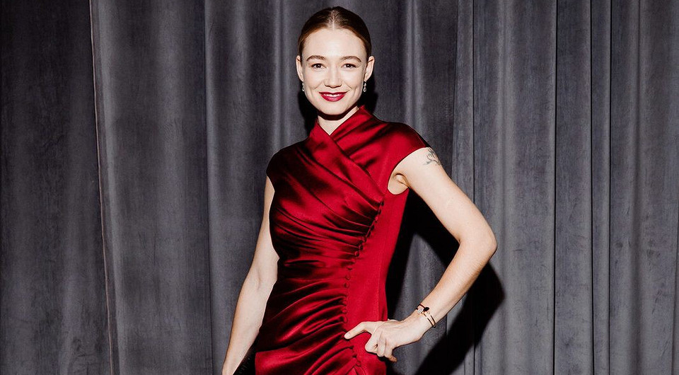 Оксана Акиньшина: биография звезды — три брака, четверо детей и карьерный путь от «Сестер» до наших дней