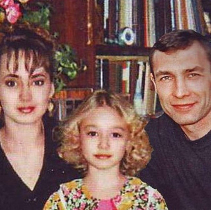 Оксана Акиньшина с родителями