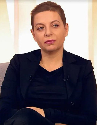 Меня искусственно ввели в раннюю менопаузу, я выгляжу старухой: Маргарита Симоньян — о лечении онкологии